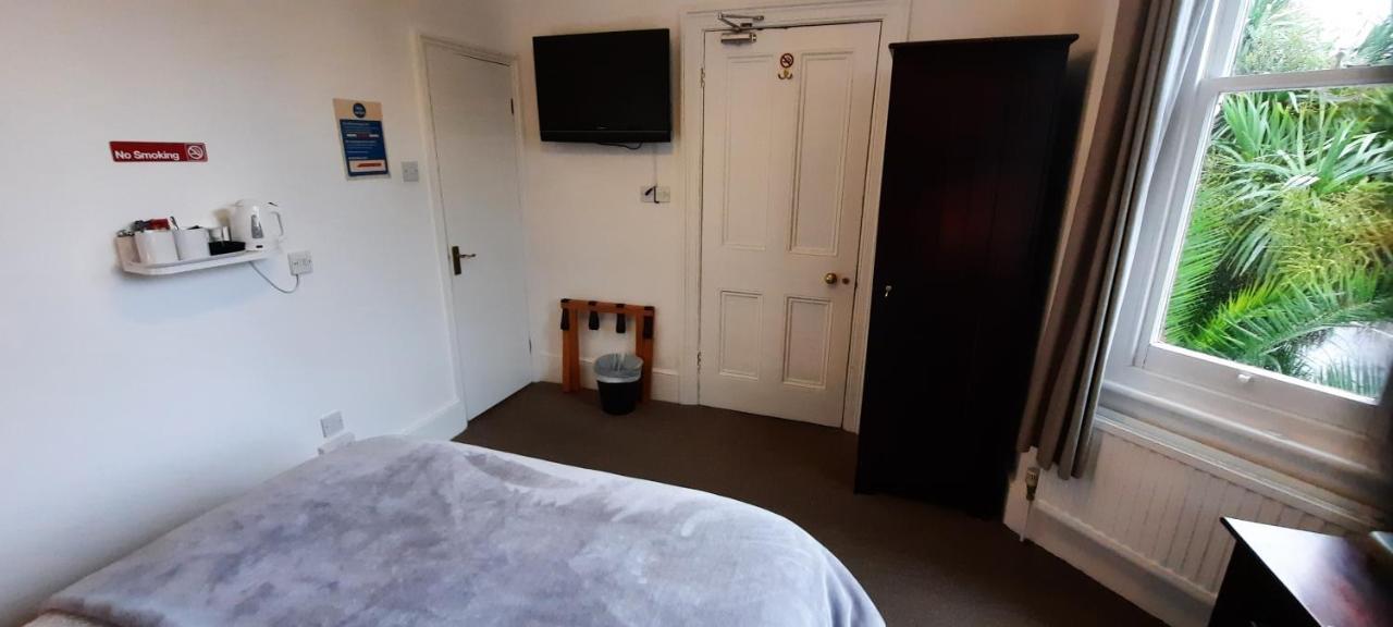 Colebrook Guest House Farnborough  Eksteriør billede