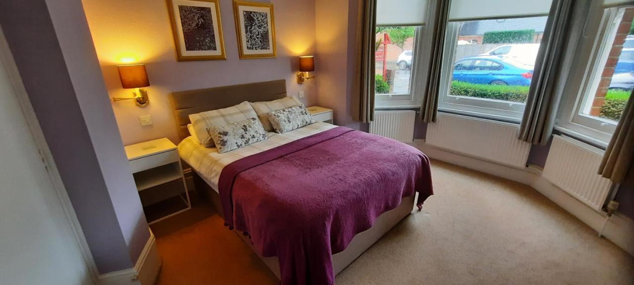Colebrook Guest House Farnborough  Eksteriør billede