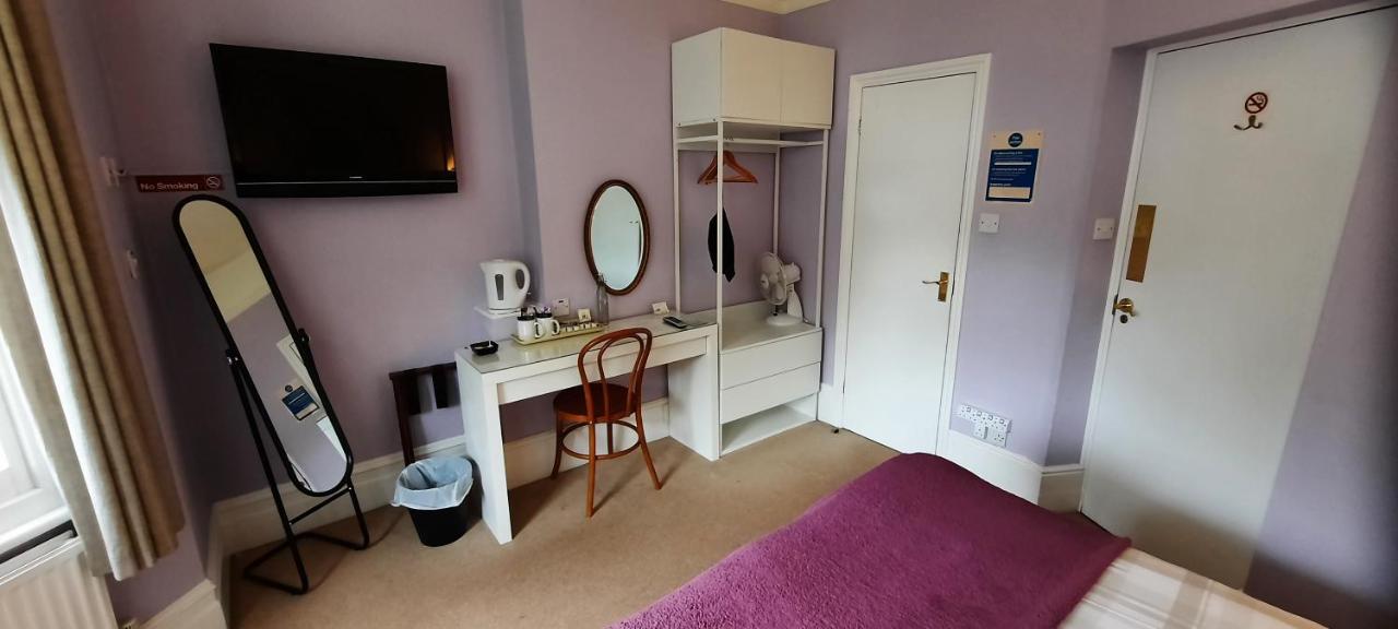 Colebrook Guest House Farnborough  Eksteriør billede