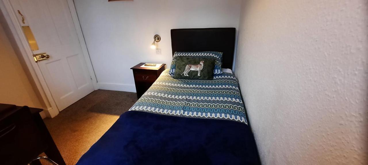 Colebrook Guest House Farnborough  Eksteriør billede