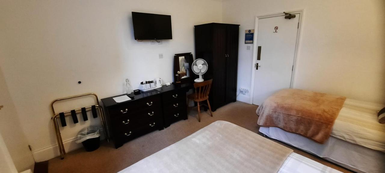 Colebrook Guest House Farnborough  Eksteriør billede