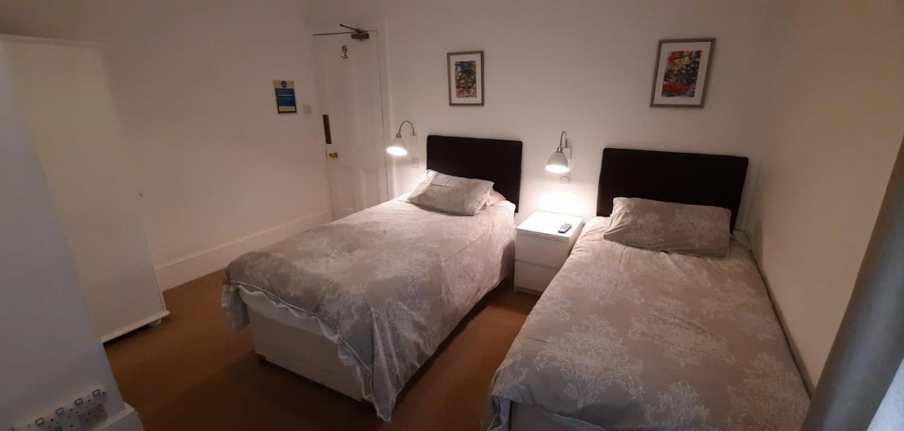 Colebrook Guest House Farnborough  Eksteriør billede