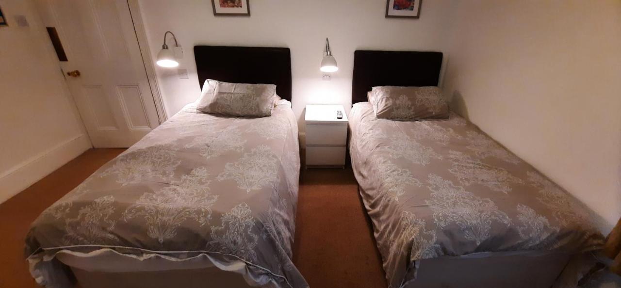 Colebrook Guest House Farnborough  Eksteriør billede