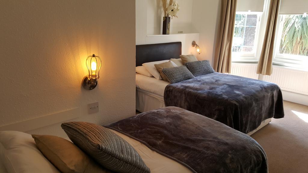 Colebrook Guest House Farnborough  Eksteriør billede